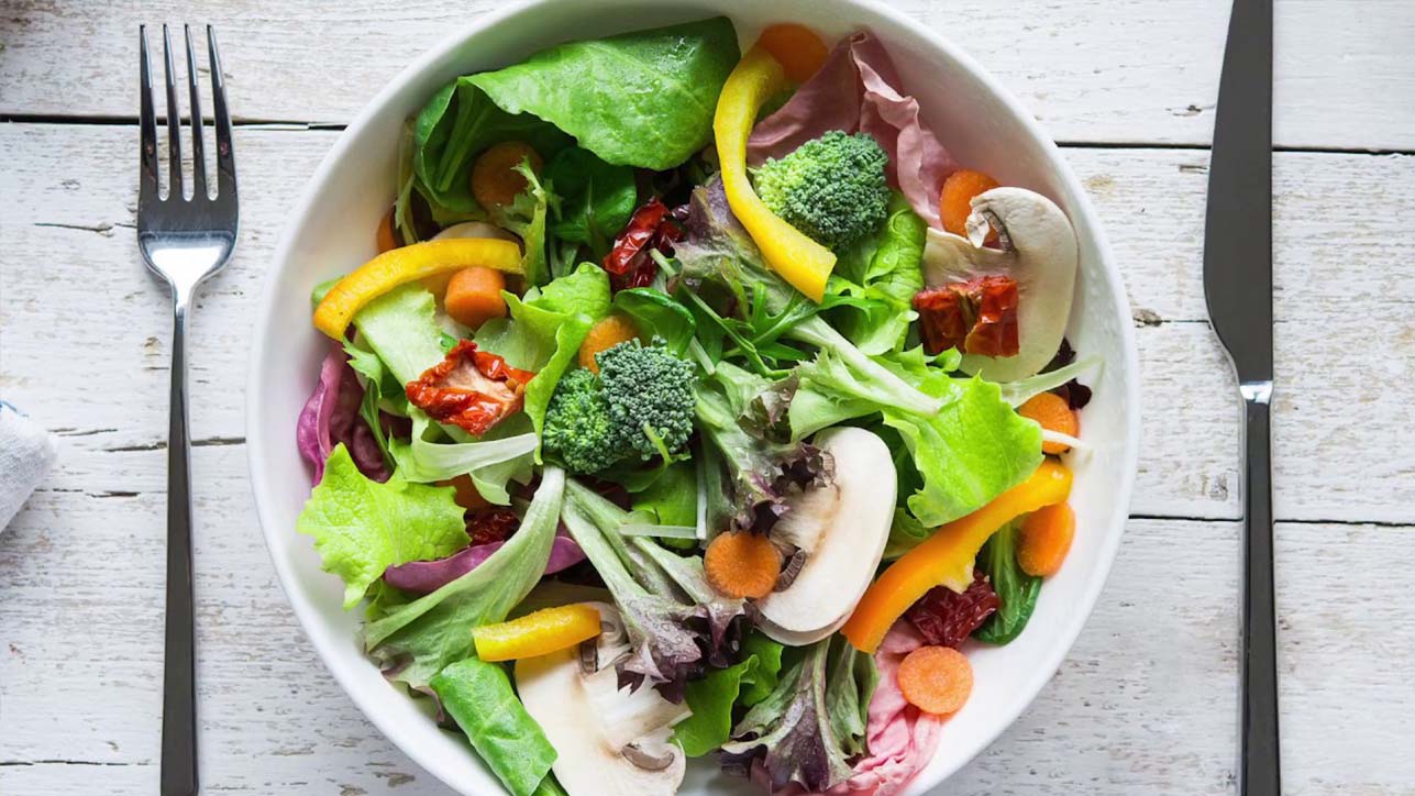 Λόγοι που πρέπει να τρώμε υγιεινές σαλάτες